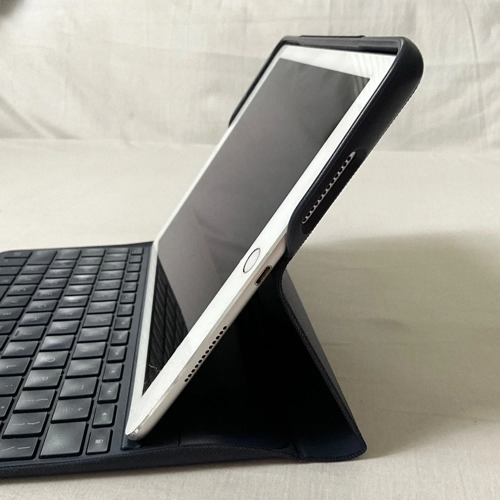 LOGI CREATE Keyboard Hard Case Blue